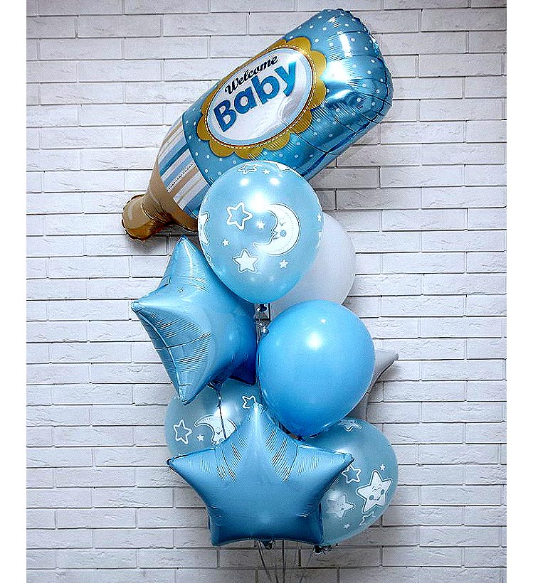 Фольгированные шары, шары и бутылочка ребенка.